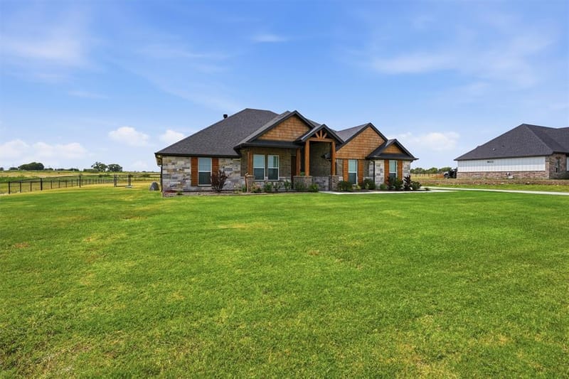 6941 Eagle Creek Drive, Godley TX 76044 - Photo 4