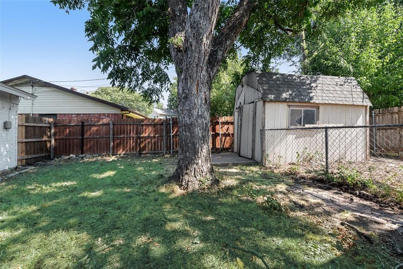 721 Thompson Drive, Saginaw TX 76179 - Photo 32