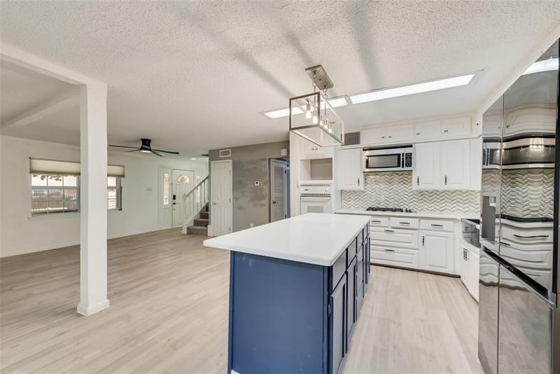 721 Thompson Drive, Saginaw TX 76179 - Photo 9