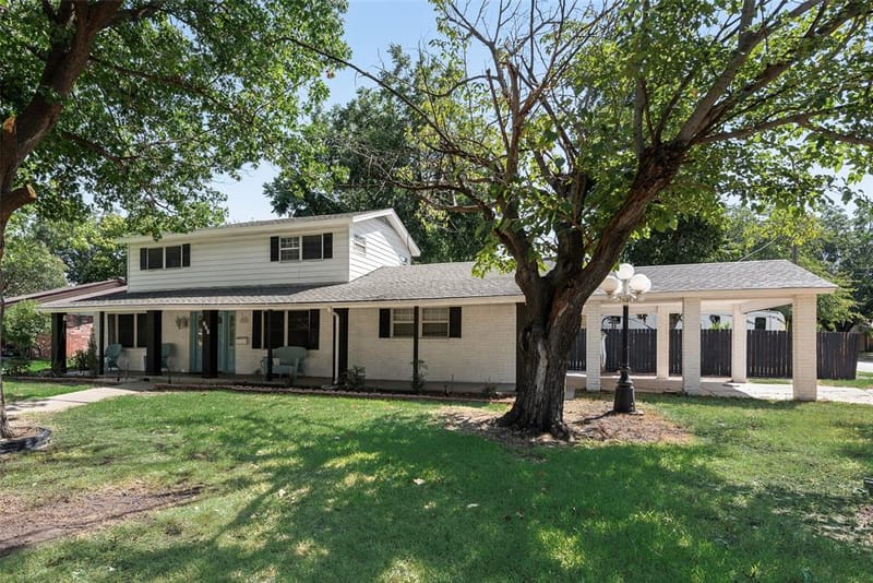 721 Thompson Drive, Saginaw TX 76179 - Photo 4