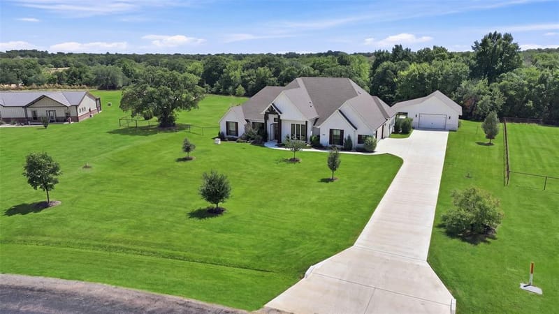 1072 Paradise Parkway, Poolville TX 76487 - Photo 34