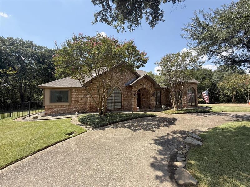 100 Kings Row Drive, Mansfield TX 76063