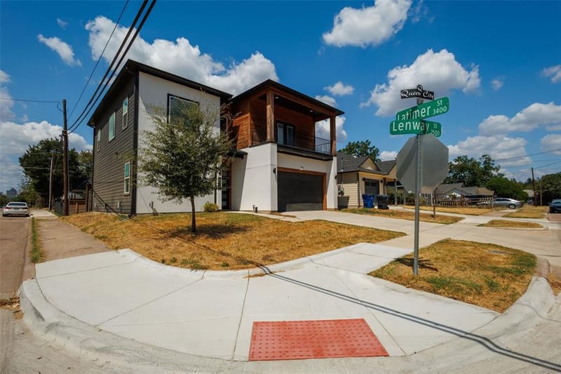 2501 Lenway Street, Dallas TX 75215 - Photo 2