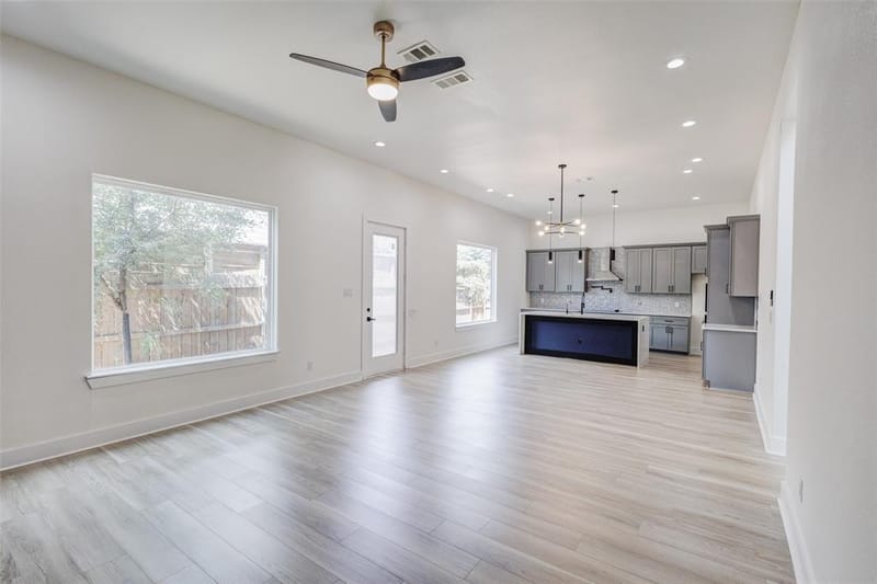 2501 Lenway Street, Dallas TX 75215 - Photo 12