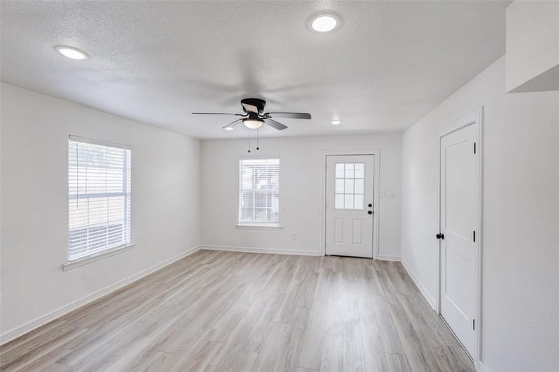 805 Crockett Street, Garland TX 75040 - Photo 17