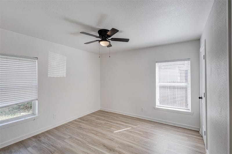 805 Crockett Street, Garland TX 75040 - Photo 5