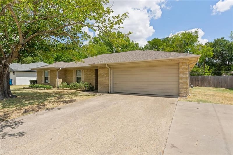 3201 Louis Avenue, Corsicana TX 75110 - Photo 2