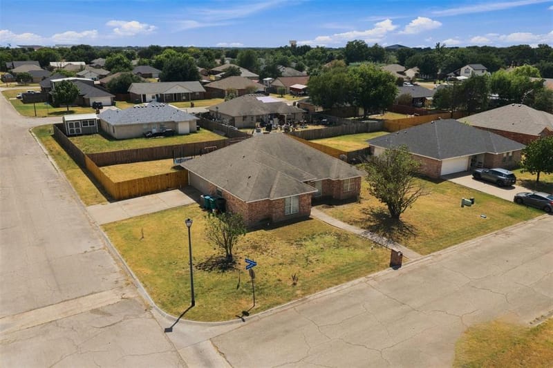 220 Knight Lane, Lacy Lakeview TX 76705 - Photo 2