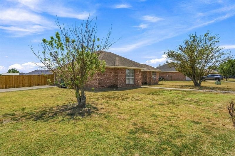 220 Knight Lane, Lacy Lakeview TX 76705 - Photo 6