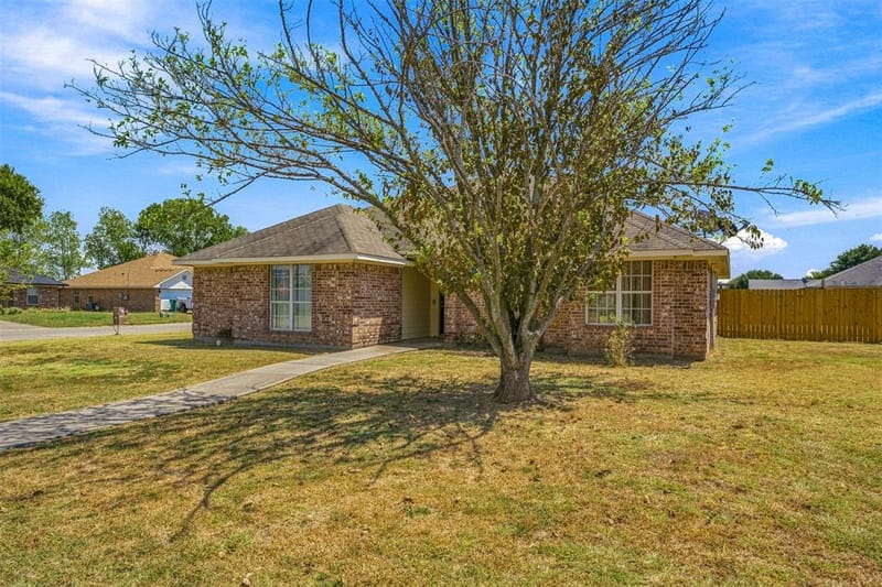 220 Knight Lane, Lacy Lakeview TX 76705 - Photo 7