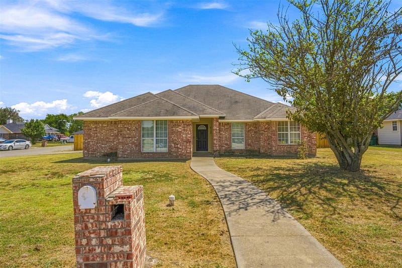 220 Knight Lane, Lacy Lakeview TX 76705 - Photo 5