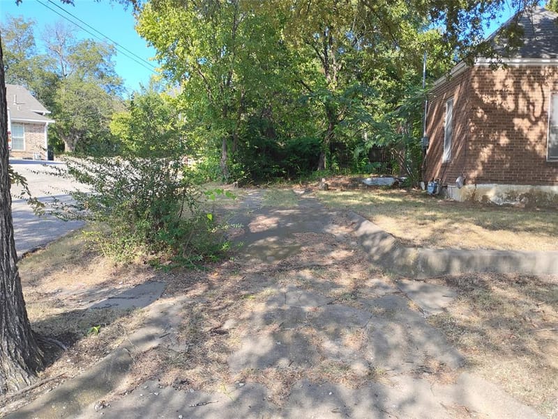 615 N Mirick Avenue, Denison TX 75020 - Photo 2