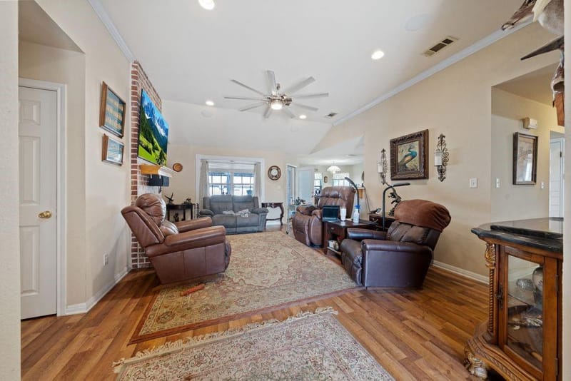 105 Topaz Circle, Hewitt TX 76643 - Photo 3