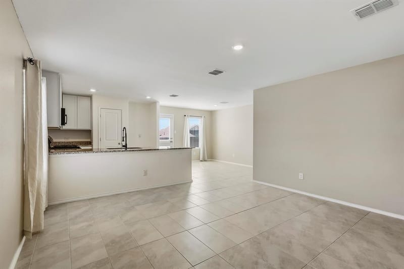 2901 Questa Street, Fort Worth TX 76119 - Photo 8