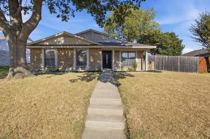 3914 Wheelwright Drive, Garland TX 75044 - Photo 2
