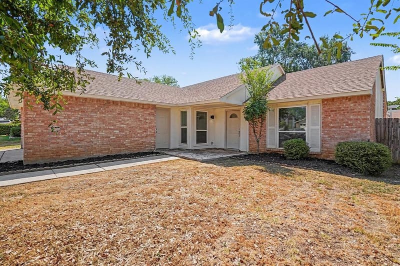 7116 Blackberry Drive, Arlington TX 76016 - Photo 2