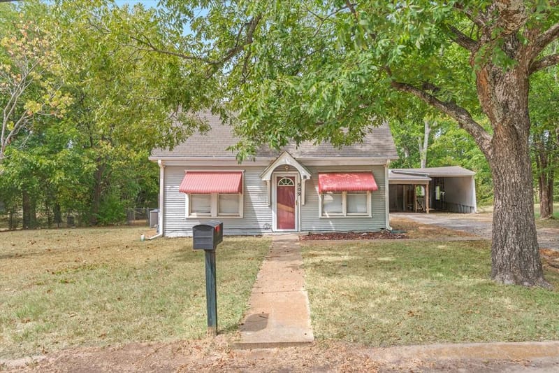 909 N Naid Street, Grand Saline TX 75140 - Photo 2
