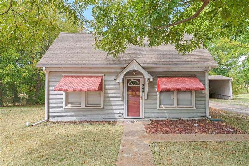 909 N Naid Street, Grand Saline TX 75140