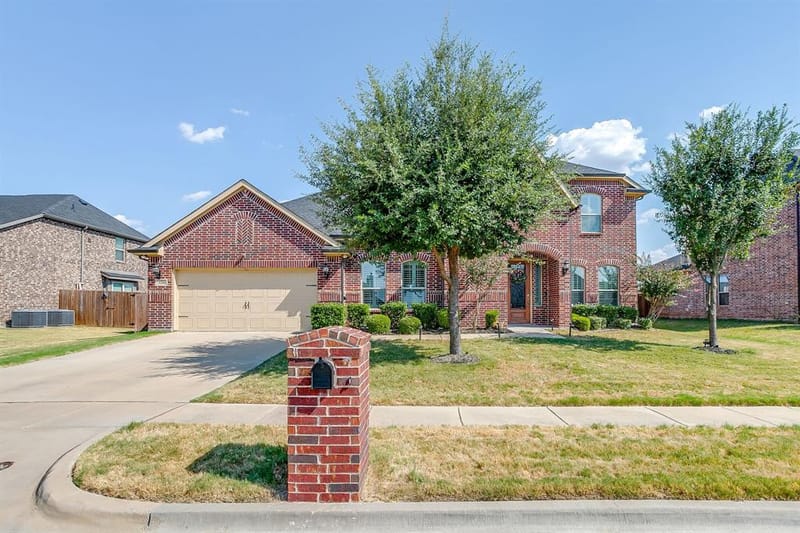124 Lone Oak Drive, Crowley TX 76036 - Photo 3