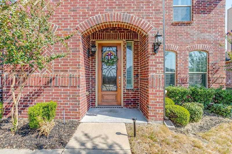 124 Lone Oak Drive, Crowley TX 76036