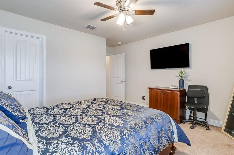 124 Lone Oak Drive, Crowley TX 76036 - Photo 35