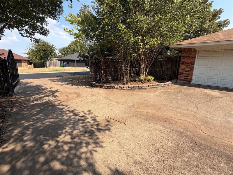 209 porter Court, Crowley TX 76036 - Photo 21