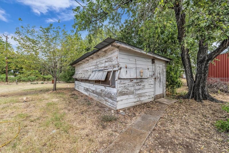 147 Illinois Avenue, China Spring TX 76633 - Photo 11