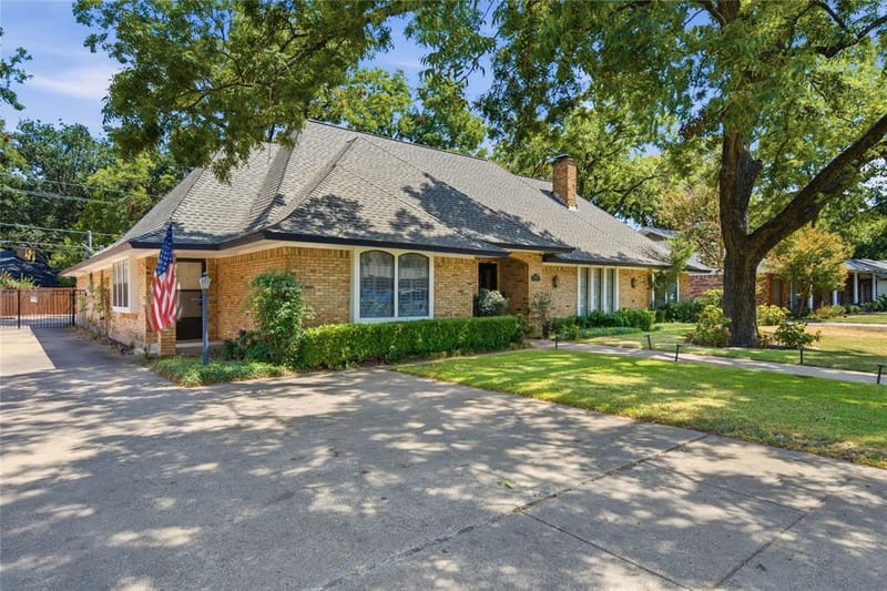 3005 Glasgow Drive, Arlington TX 76015 - Photo 3