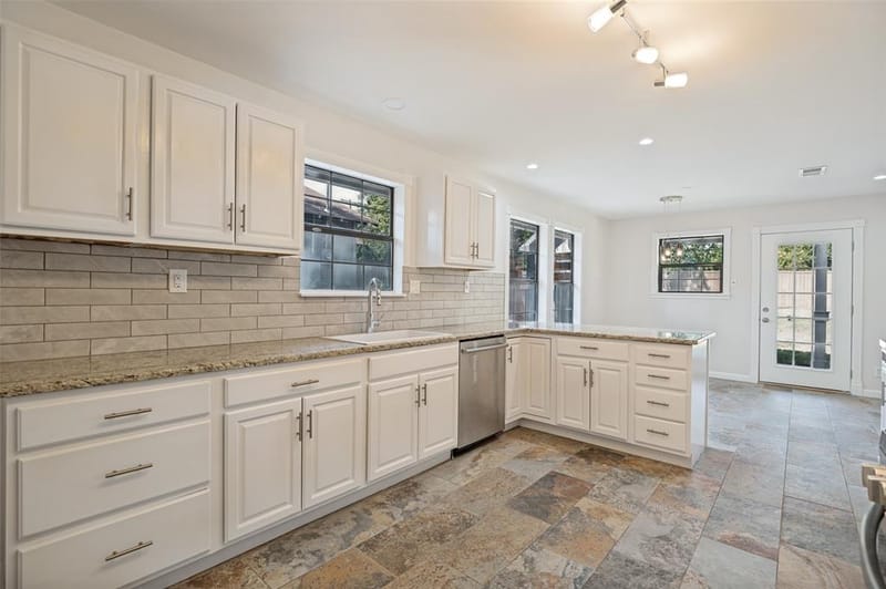 803 Hollywood Avenue, Dallas TX 75208 - Photo 13