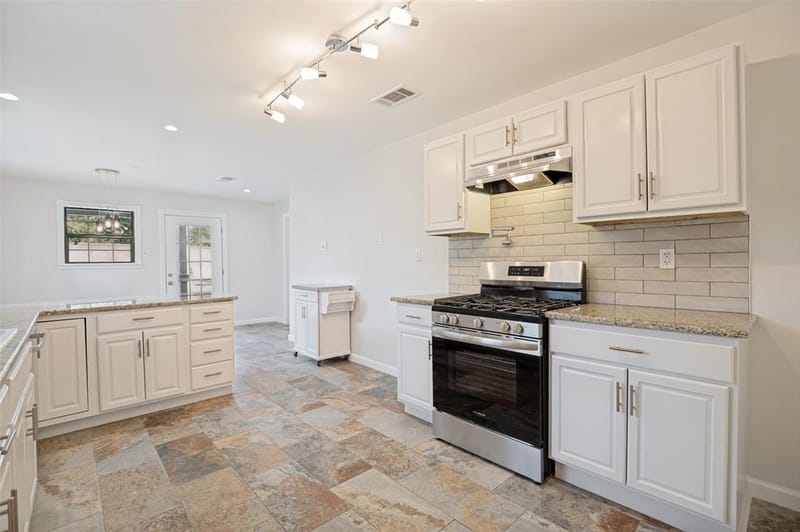 803 Hollywood Avenue, Dallas TX 75208 - Photo 12