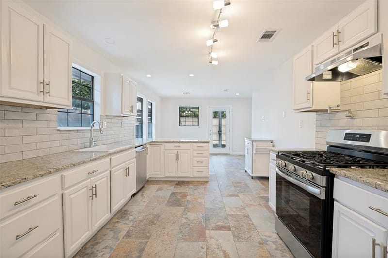 803 Hollywood Avenue, Dallas TX 75208 - Photo 14