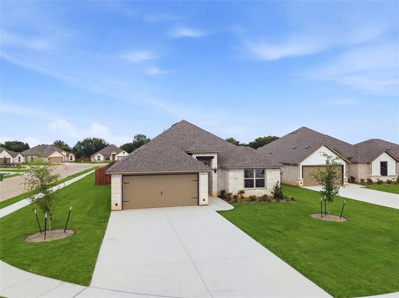 816 Haley Street, Springtown TX 76082 - Photo 2