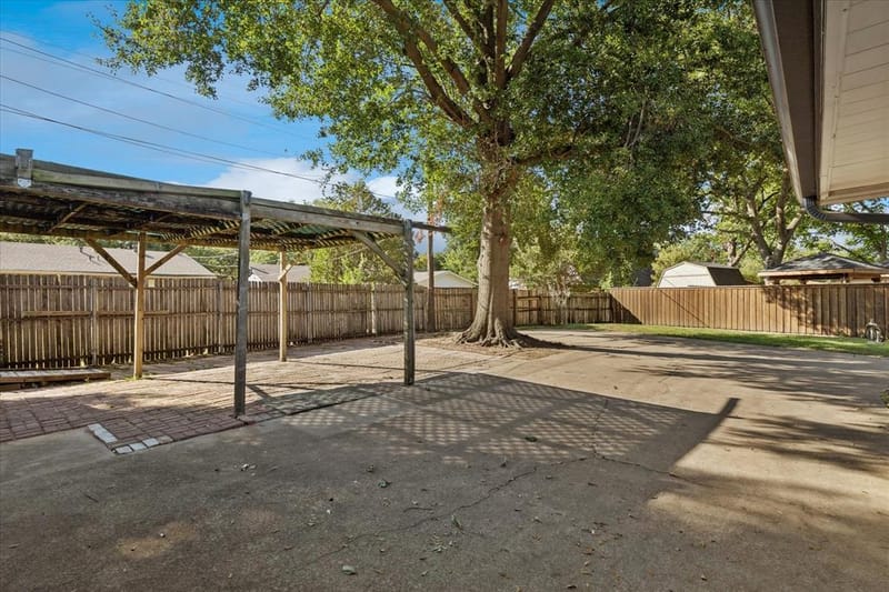 512 Brown Trail Court, Hurst TX 76053 - Photo 38