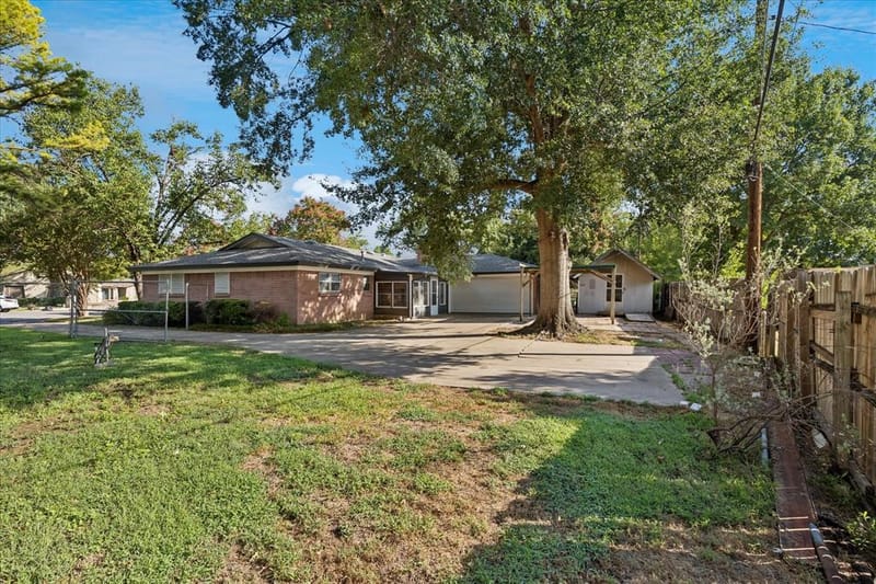 512 Brown Trail Court, Hurst TX 76053 - Photo 33