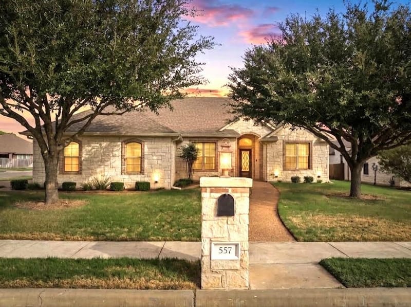 557 Perry Lane, Robinson TX 76706