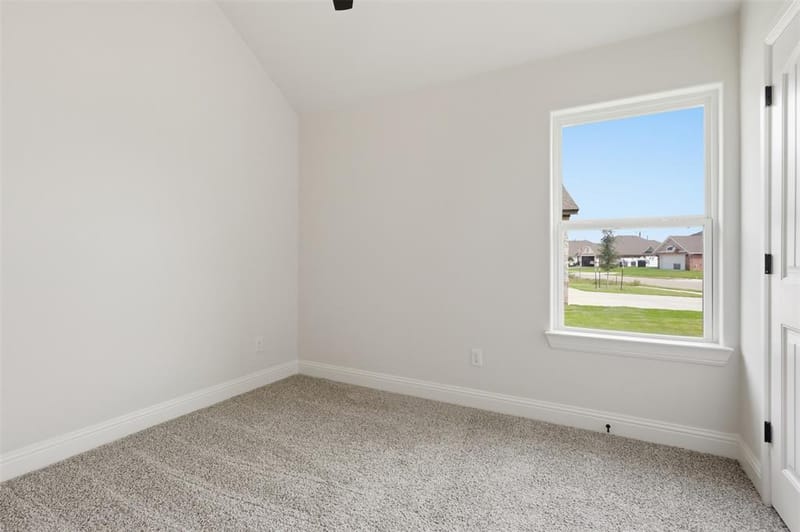 728 Raylan Street, Springtown TX 76082 - Photo 32