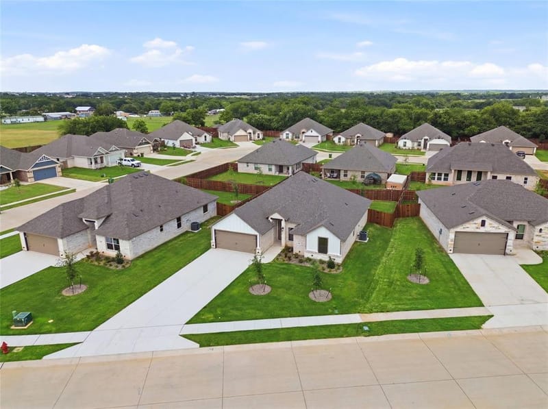 728 Raylan Street, Springtown TX 76082 - Photo 40