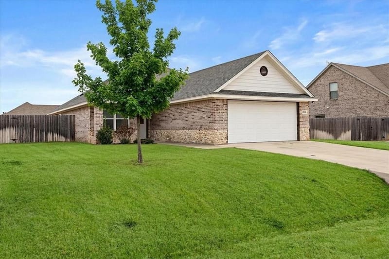 3331 Arrow Creek Drive, Granbury TX 76049