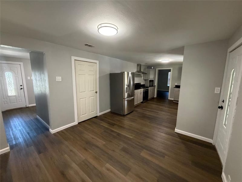 805 S 3rd Street, Grandview TX 76050 - Photo 6