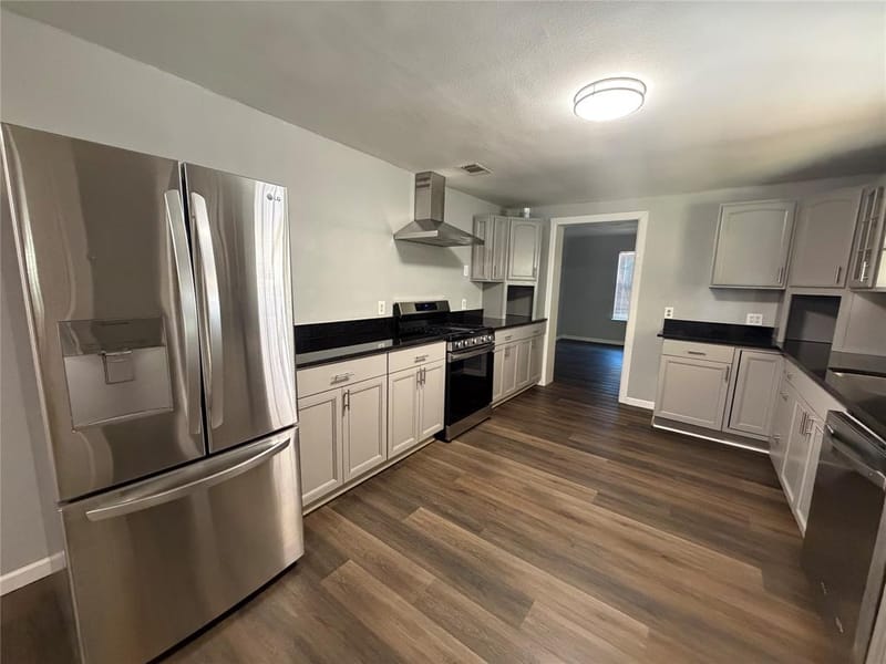 805 S 3rd Street, Grandview TX 76050 - Photo 7