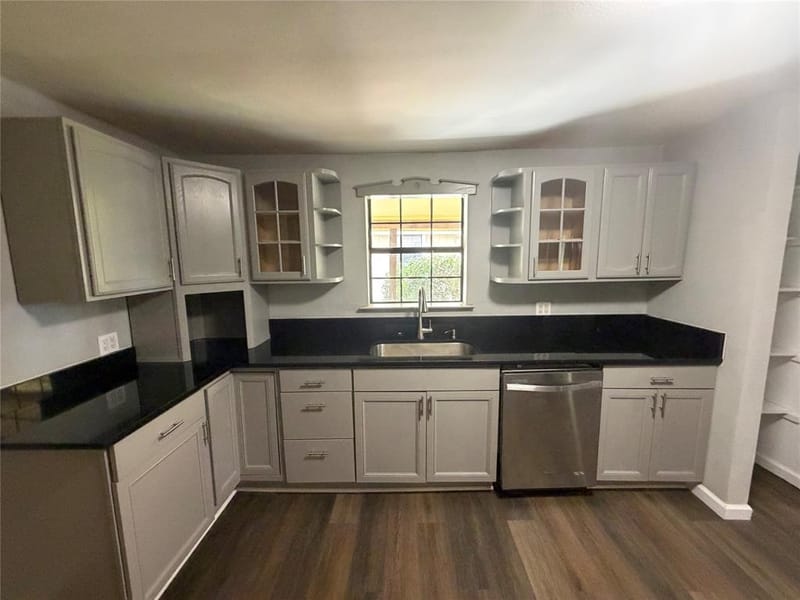 805 S 3rd Street, Grandview TX 76050 - Photo 9