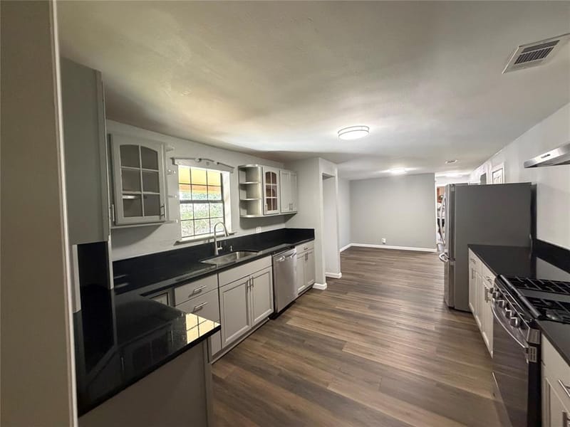 805 S 3rd Street, Grandview TX 76050 - Photo 10