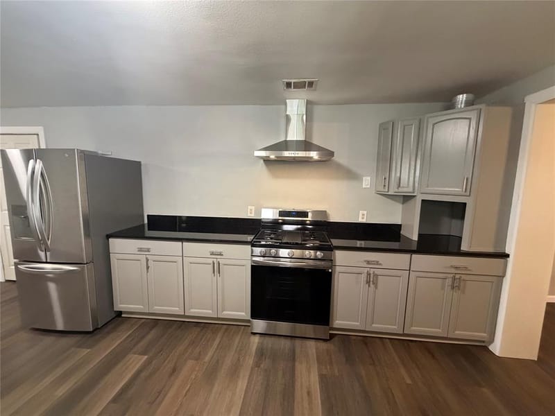 805 S 3rd Street, Grandview TX 76050 - Photo 8