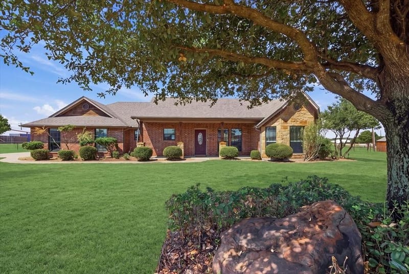 105 Savannah Drive, Weatherford TX 76087