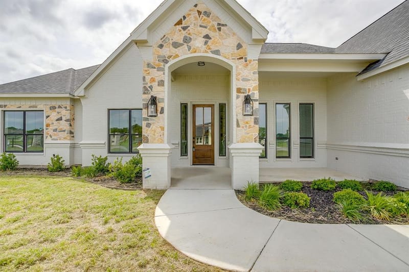 1001 Magnolia Court, Springtown TX 76082 - Photo 4