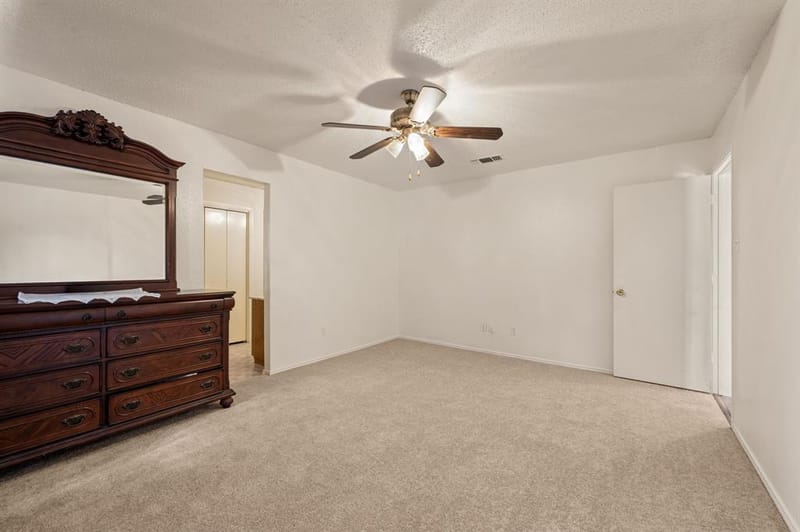 4601 Mandalay Drive, Arlington TX 76016 - Photo 10
