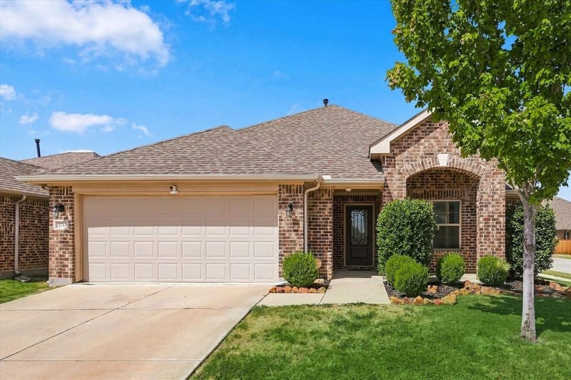 1733 Ridge Creek Lane, Aubrey TX 76227