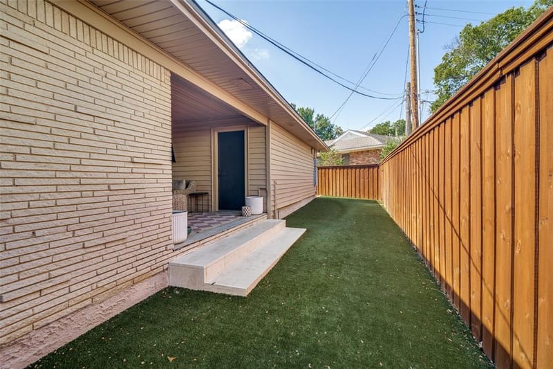 9005 Livenshire Drive, Dallas TX 75238 - Photo 25