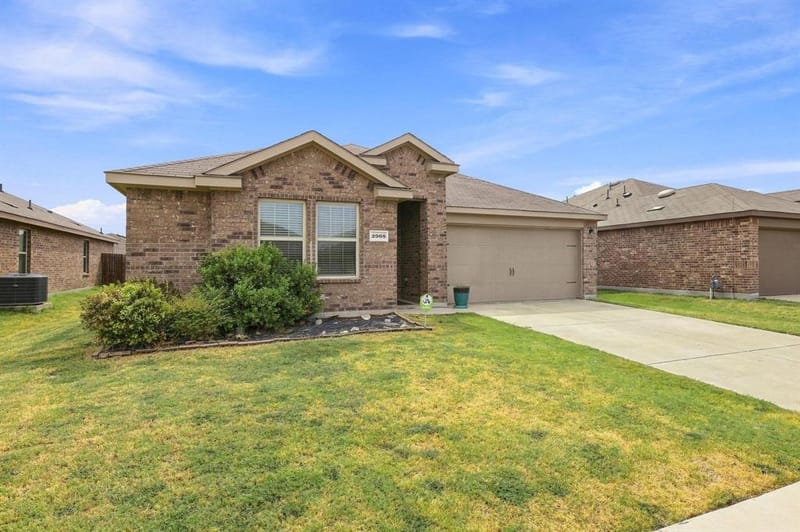 2908 Royal Acres, Denton TX 76209 - Photo 2