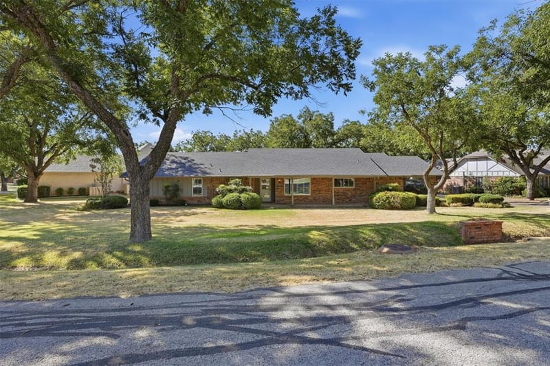 6116 Belvidere Circle, Granbury TX 76049 - Photo 3